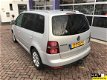 Volkswagen Touran - 2.0 TDI Highline * LEDER * NAVIGATIE * AUTOMAAT - 1 - Thumbnail