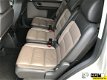 Volkswagen Touran - 2.0 TDI Highline * LEDER * NAVIGATIE * AUTOMAAT - 1 - Thumbnail