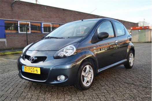 Toyota Aygo - 1.0-12V Cool / 5-deurs / airco / - 1