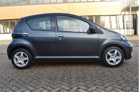 Toyota Aygo - 1.0-12V Cool / 5-deurs / airco / - 1