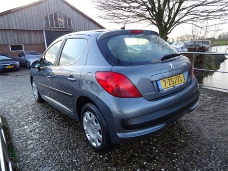 Peugeot 207 - 1.4 XR 5 deur + Airco Nu € 3.450, - 1