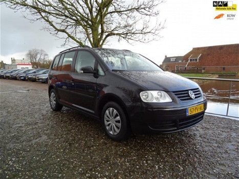 Volkswagen Touran - 1.6-16V FSI Athene Met Airco + Cruise Nu € 2.975, - 1