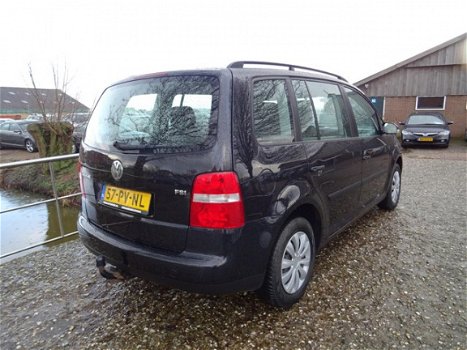 Volkswagen Touran - 1.6-16V FSI Athene Met Airco + Cruise Nu € 2.975, - 1