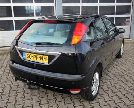 Ford Focus - 2.0-16V Ghia Automaat - 1