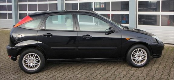 Ford Focus - 2.0-16V Ghia Automaat - 1