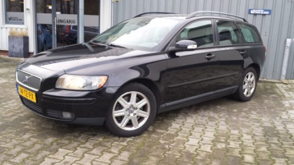 Volvo V50 - D5 MOMENTUM - 1