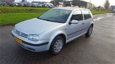 Volkswagen Golf - 1.6 Comfortline Automaat