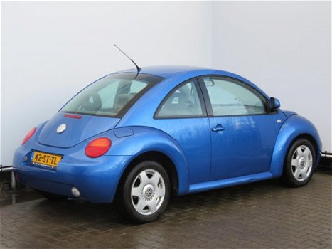 Volkswagen New Beetle - 2.0 Highline - 1