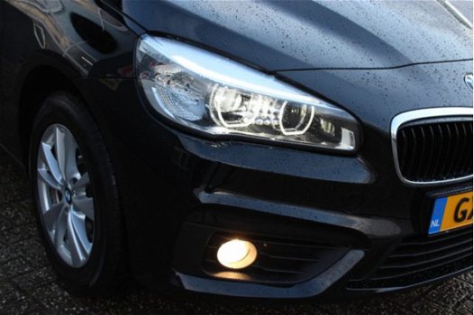 BMW 2-serie Active Tourer - 218d Corporate Essential (150pk) LED V+A/ Navi/ Clima/ Cruise/ Elek. pak - 1