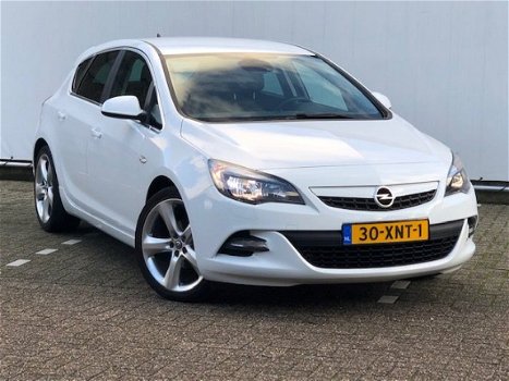 Opel Astra - 1.4 Turbo GT OPC-Line met 19inch / AGR / Navi / Dealer onderhouden - 1