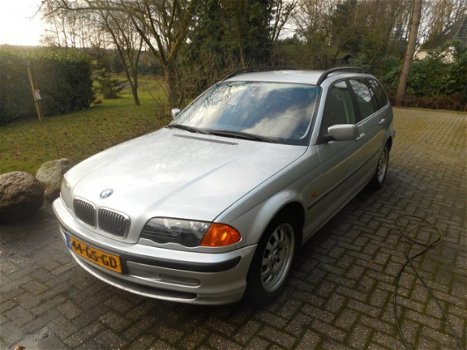 BMW 3-serie Touring - 320i Executive 2.2 6cil airco bj 2001 - 1