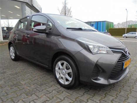 Toyota Yaris - 1.0 VVT-i Now 1ste eigenaar, Airco & Trekhaak - 1