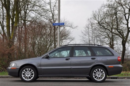 Volvo V40 - 2.0 T Europa AIRCO/LEDER/CRUISE/STOELVERW. NETJES - 1