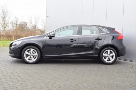 Volvo V40 - 2.0 D4 Momentum Business Pack Connect Navi Ecc Cruise LED Pdc - 1