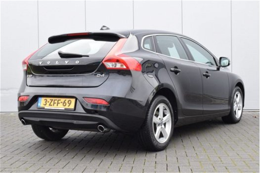 Volvo V40 - 2.0 D4 Momentum Business Pack Connect Navi Ecc Cruise LED Pdc - 1