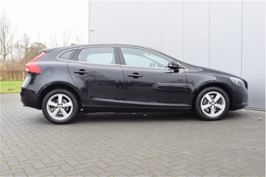 Volvo V40 - 2.0 D4 Momentum Business Pack Connect Navi Ecc Cruise LED Pdc - 1