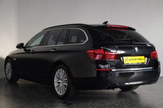 BMW 5-serie Touring - 520i High Executive / Leder / Navi / Panoramadak - 1