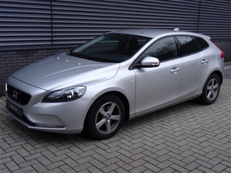 Volvo V40 - T3 150PK KINETIC | INTRO LINE - 1