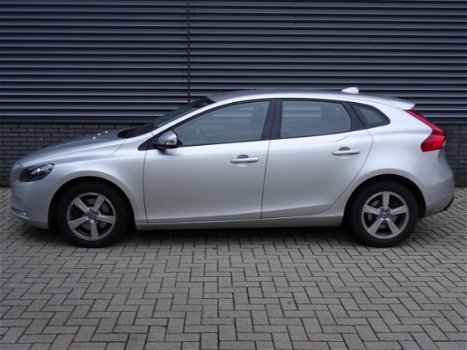 Volvo V40 - T3 150PK KINETIC | INTRO LINE - 1