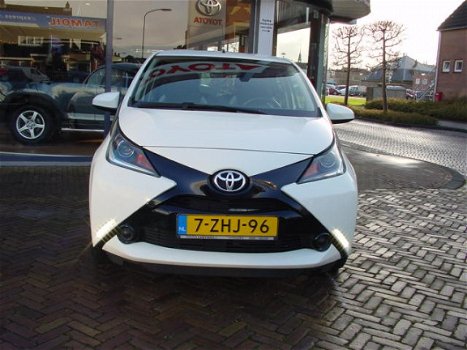 Toyota Aygo - 1.0 VVT-i x-play - 1