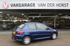 Peugeot 206 - 1.4 Forever nieuwe A.P.K. bij aflevering airco, elektrische ramen, trekhaak