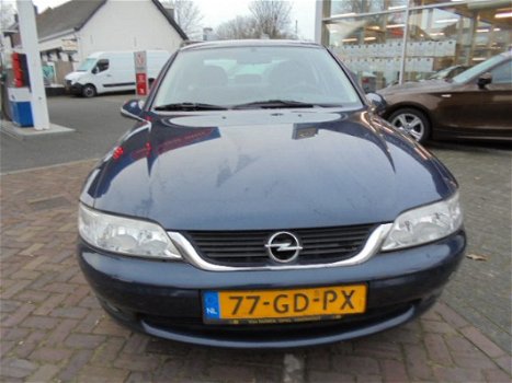 Opel Vectra - 1.6 I 16V Sedan/Business/Trekhaak/Airco/ECC - 1