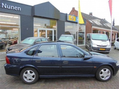 Opel Vectra - 1.6 I 16V Sedan/Business/Trekhaak/Airco/ECC - 1