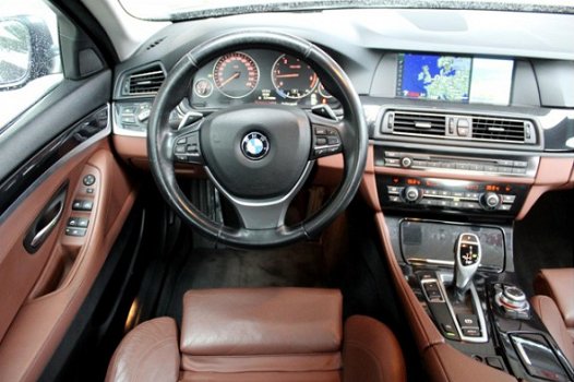 BMW 5-serie - 525d 204pk Aut. * Groot Navi * Trekhaak * Leder * Parkeersensoren - 1