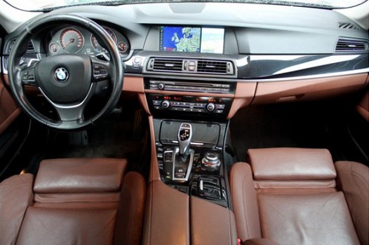 BMW 5-serie - 525d 204pk Aut. * Groot Navi * Trekhaak * Leder * Parkeersensoren - 1
