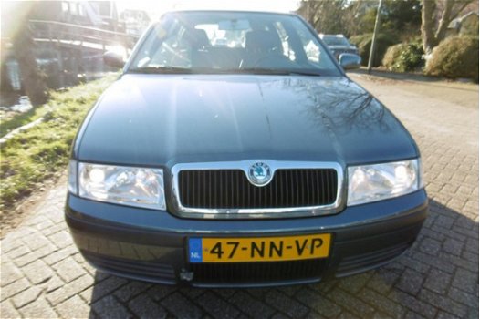 Skoda Octavia Combi - 1.6 Comfort 102pk Clima Cruise Trekhaak 2e eig - 1