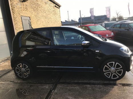 Volkswagen Up! - 1.0 high up BlueMotion Bj.2015 / Navi / panodak / Lm-velgen - 1