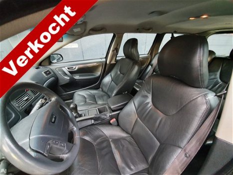 Volvo V70 - 2.4 D5 Comfort Line 7-PERS ECC STOELVERWARMING TREKHAAK - 1