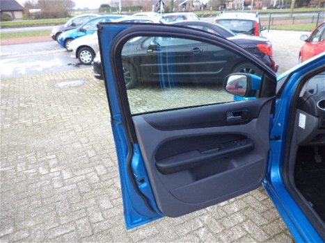 Ford Focus - 1.6 Trend AIRCO/CRUISE CONTROLL/DISTRIBUTIERIEM IS VERVANGEN BIJ 158670 KM. APK 29-08-2 - 1