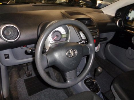Toyota Aygo - 1.0-12V Access APK 4-11-2020 STUURBEKR. RADIO/CD - 1