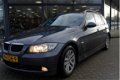 BMW 3-serie Touring - 320d Airco I LMV I PDC I Navi I Elec ramen v/a I Cruise Control I Trekhaak - 1 - Thumbnail