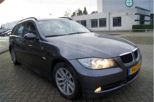 BMW 3-serie Touring - 320d Airco I LMV I PDC I Navi I Elec ramen v/a I Cruise Control I Trekhaak - 1