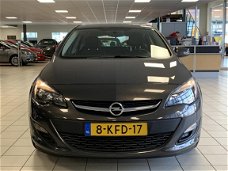 Opel Astra - 1.4 Turbo Business+ Nav. Trekh