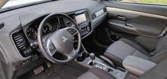 Mitsubishi Outlander - 2.0 Intense automaat Trekhaak Rijklaar - 1