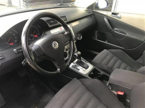 Volkswagen Passat Variant - 1.6 FSI Sportline APK/AUTOMAAT/NAP/XENON/AIRCO/ZEER NETTE AUTO - 1