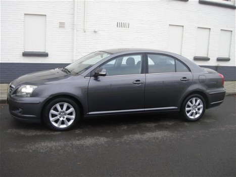 Toyota Avensis - 1.8 VVTi Luna - 1