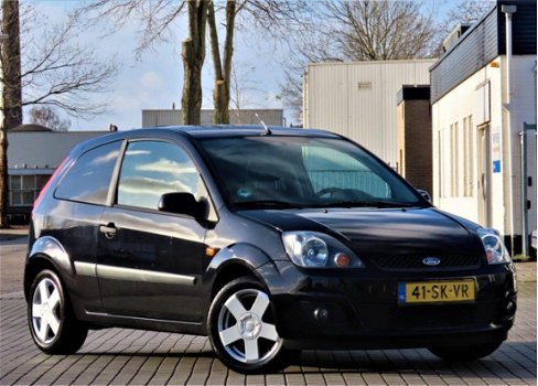 Ford Fiesta - 1.3I 51KW Airco Lichtmetaal NAP - 1