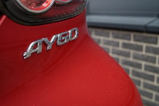 Toyota Aygo - 1.0-12V Aspiration Red l Airco - 1