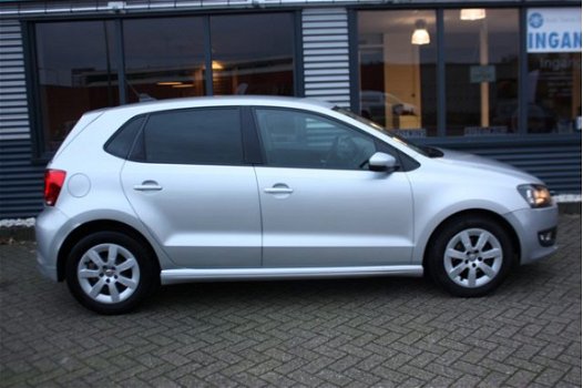 Volkswagen Polo - 1.2 TDI BlueMotion NAVI AIRCO CRUISE 5-DRS DONKER GLAS - 1