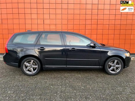 Volvo V50 - 1.8 Kinetic 125PK, Navigatie, Cruise ctrl, Trekhaak, Nieuwe APK, Dealer-onderhouden - 1