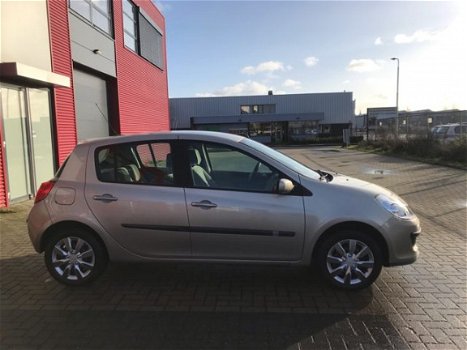 Renault Clio - 1.6-16V Dynam.Luxe*AUTOMAAT*5DRS*BIJZONDER NETJESNWE APK - 1