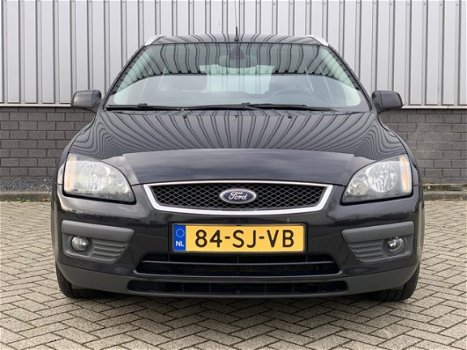 Ford Focus Wagon - 1.6-16V Futura AIRCO | CRUISE CONTROLE | TREKHAAK | VOORRUITVERWARMING - 1