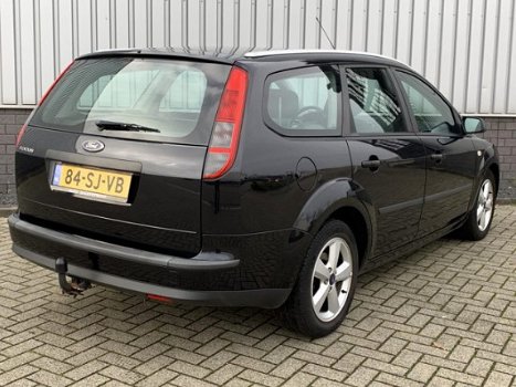 Ford Focus Wagon - 1.6-16V Futura AIRCO | CRUISE CONTROLE | TREKHAAK | VOORRUITVERWARMING - 1