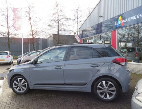 Hyundai i20 - 1.2 HP Premium AIRCO/ECC / SCHUIFDAK / LM VELGEN - 1