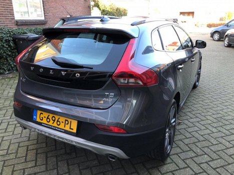 Volvo V40 Cross Country - 2.5 T5 AWD Momentum | Camera | Automaat | 255 pk | Navigatie | Cruise | - 1