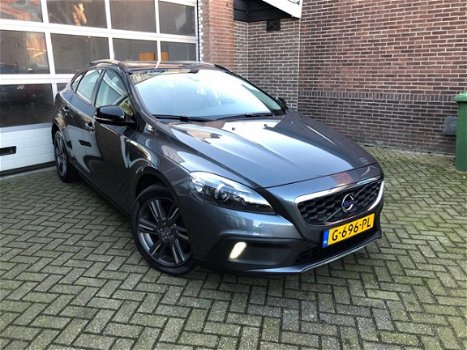 Volvo V40 Cross Country - 2.5 T5 AWD Momentum | Camera | Automaat | 255 pk | Navigatie | Cruise | - 1